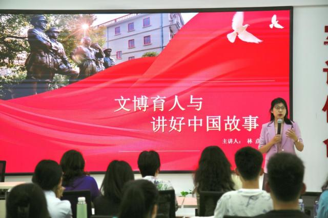 参与本次讲座的还有南昌航空大学校史文化推广会的老师,同学,他们表示